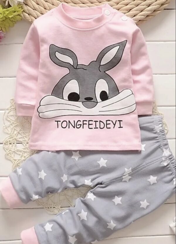 Pijama de conejo rosado