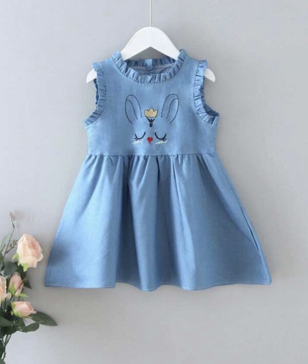 vestido azul de niña